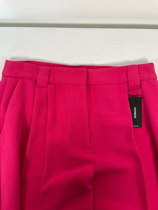 NWT Express High Waisted Pleated Wide Leg Pant in Fuchsia Sz 8 - Picture 3 of 6